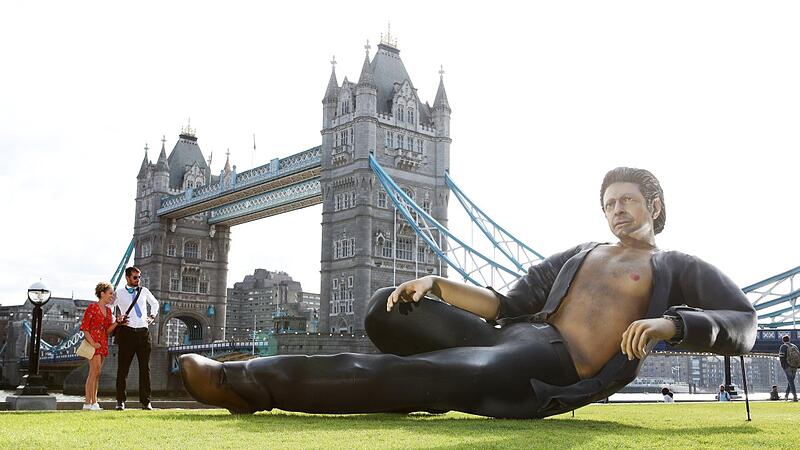 Riesige Statue von Jeff Goldblum amüsiert London