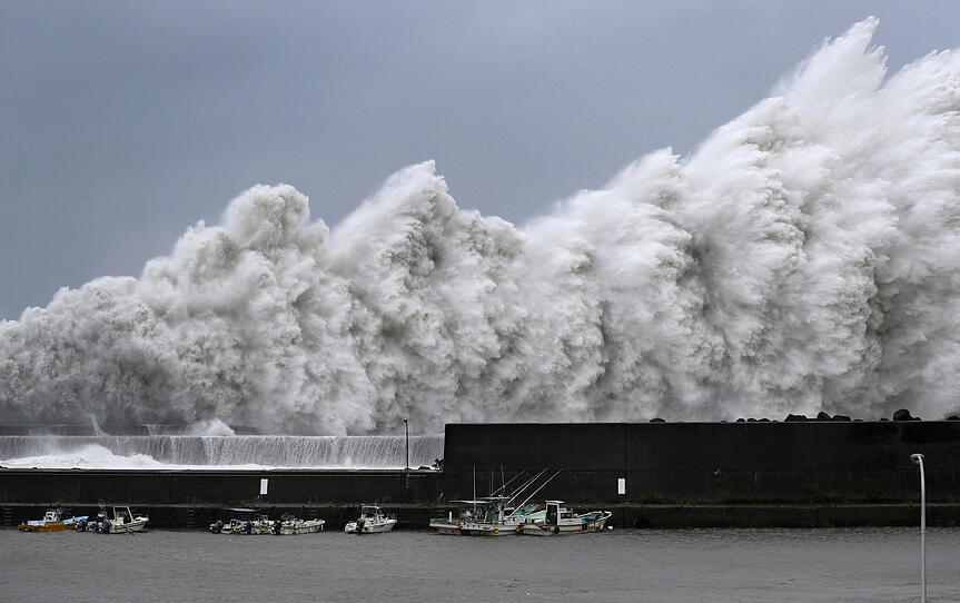 Taifun "Jebi" tobt in Japan