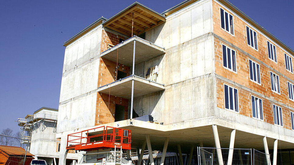 Dachgleiche: Altenheim Rohrbach soll schon Anfang 2012 fertig sein
