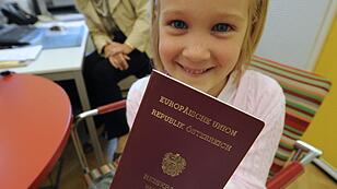 9. Wenn Kinder mit den Großeltern oder anderen Verwandten bzw. Bekannten auf Urlaub fahren, reicht immer der Kinderreisepass.
