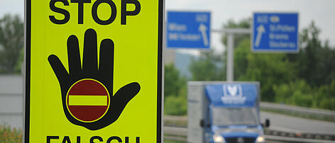 Geisterfahrerin (17) rammte in Tirol zwei Streifenwagen