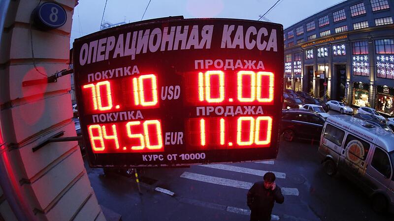 Der Rubel verliert rasch an Wert