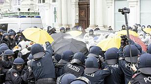 Gas-Konferenz in Wien: Polizei ging gewaltsam gegen Aktivisten vor