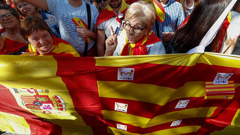 Pro-Spanischer Umzug in Barcelona