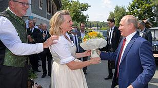 Ex-Außenministerin Kneissl drohen EU-Sanktionen