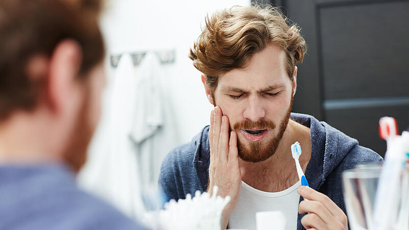 Salbei und sanftes Putzen: Das hilft bei Zahnfleischentzündungen