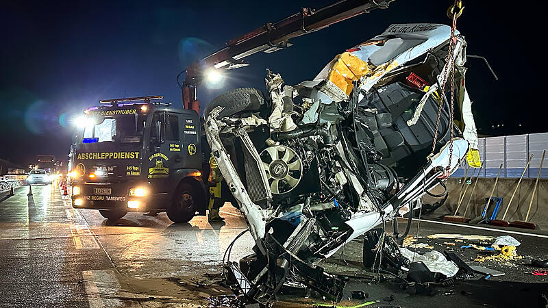 Picture of the destruction: Lenker survived the disastrous accident on A1