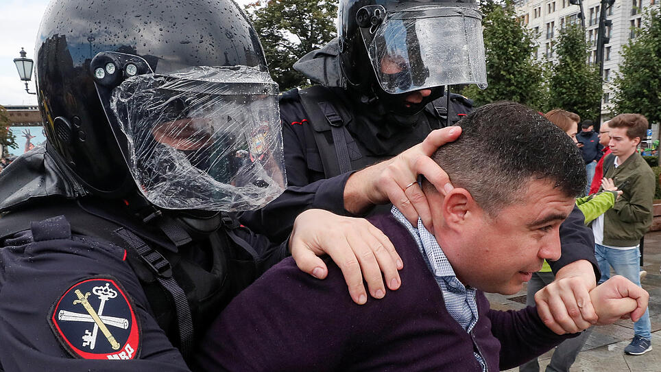 Scharfe Kritik an brutaler Polizeigewalt in Russland