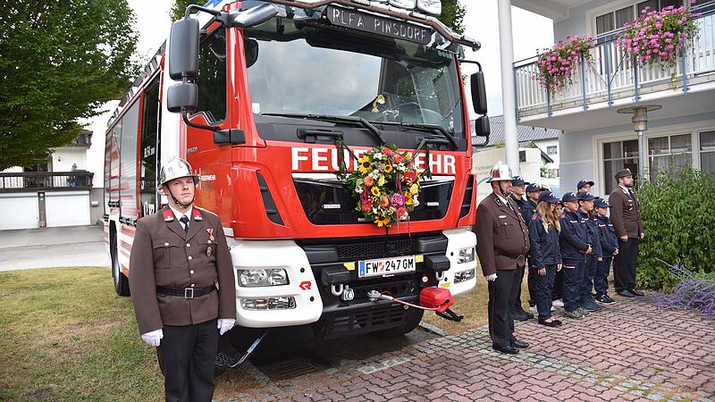 Segnung des neuen Feuerwehrwagens
