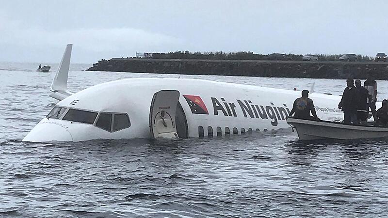 Lagune statt Landebahn: Passagierflugzeug verpatzte Landung