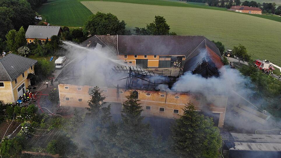 Großbrand auf Bauernhof in Wallern