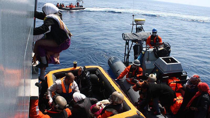 Italien droht mit Hafensperre für Flüchtlingsschiffe