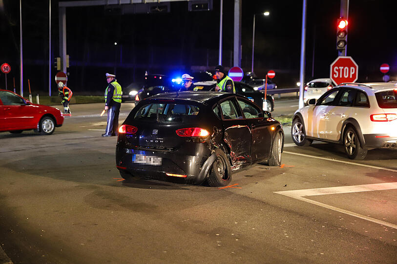 Drei Verletzte bei Verkehrsunfall in Thalheim
