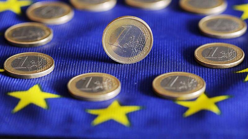 Geld EU Euro Münzen EU-Fahne