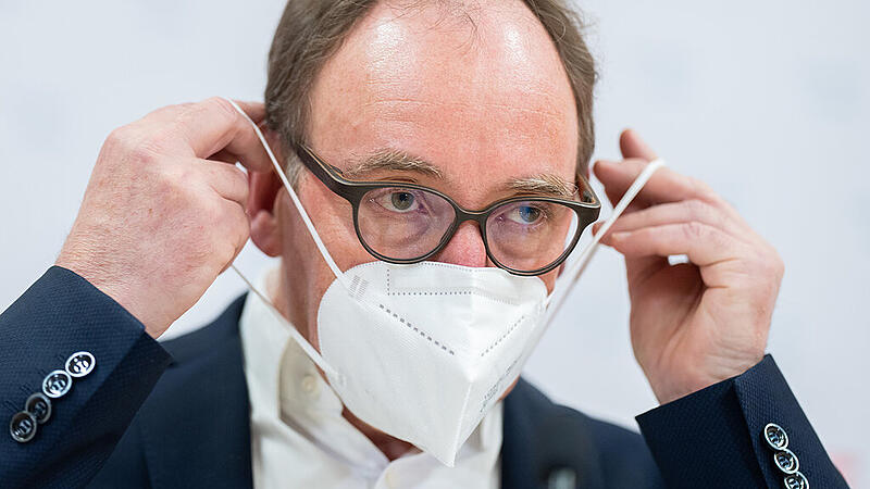 Gesundheitsminister Johannes Rauch Maske