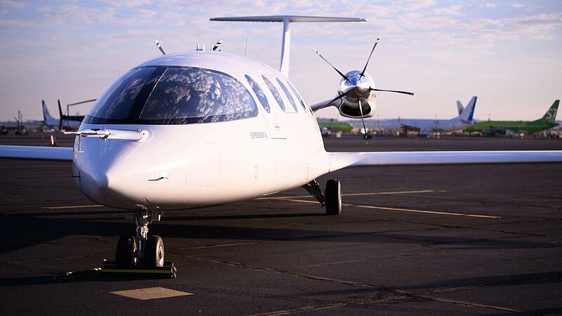 US-WORLD'S-FIRST-ALL-ELECTRIC-COMMUTER-AIRCRAFT-TAKES-OFF-ON-MAI